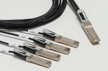 TE Connectivity SFP28/QSFP28銅ケーブルアセンブリ TE Connectivity SFP28/QSFP28銅ケーブルアセンブリ